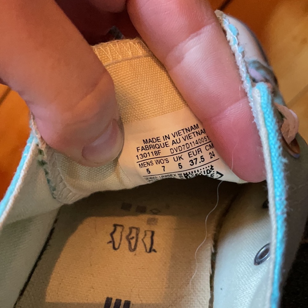 Converse - Picture 2 of 4